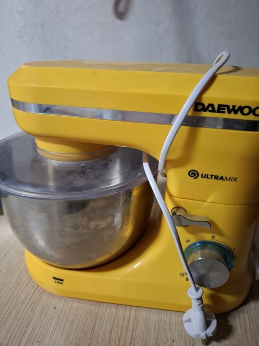 Roboti bucatarie noi