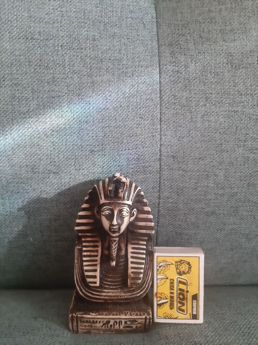 Статуэтка фараона из Египта