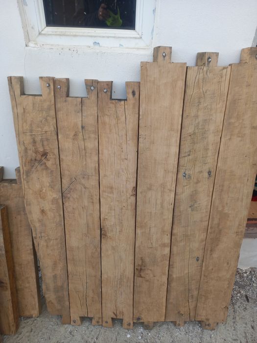 Vând bucăți de stejar vechi stare perfecta