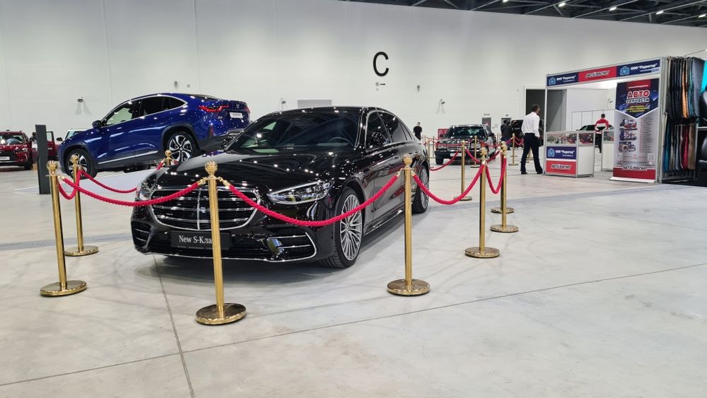 Аренда Прокат декоративные турникеты(они же парфлексы) золотые ножницы