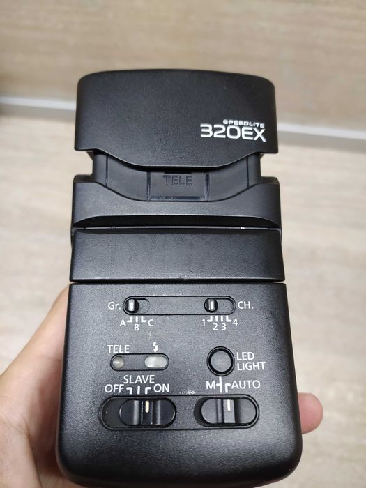 Canon Speedlite 320EX не работеща