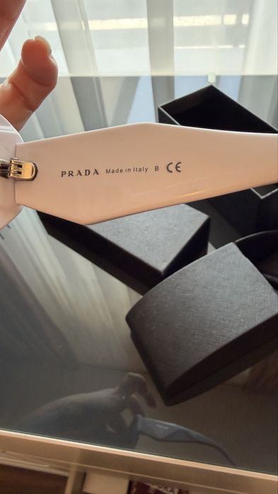 Vand ochelari Prada albi noi