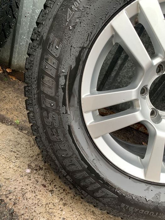 Bridgestone ice cruiser 265/65R17