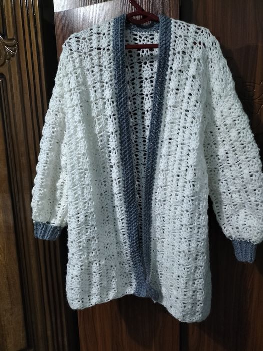 Qolda to'qilgan kardigan