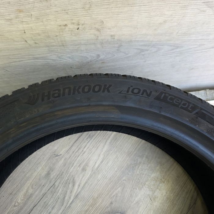 Hankook Ion I*cept 215 45 20 Зимни