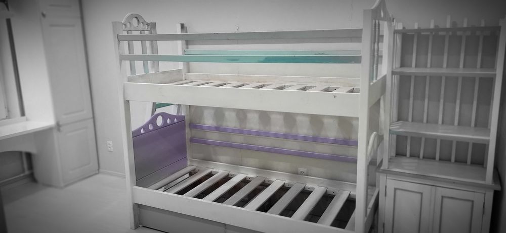 Двухярусная кровать из дерева