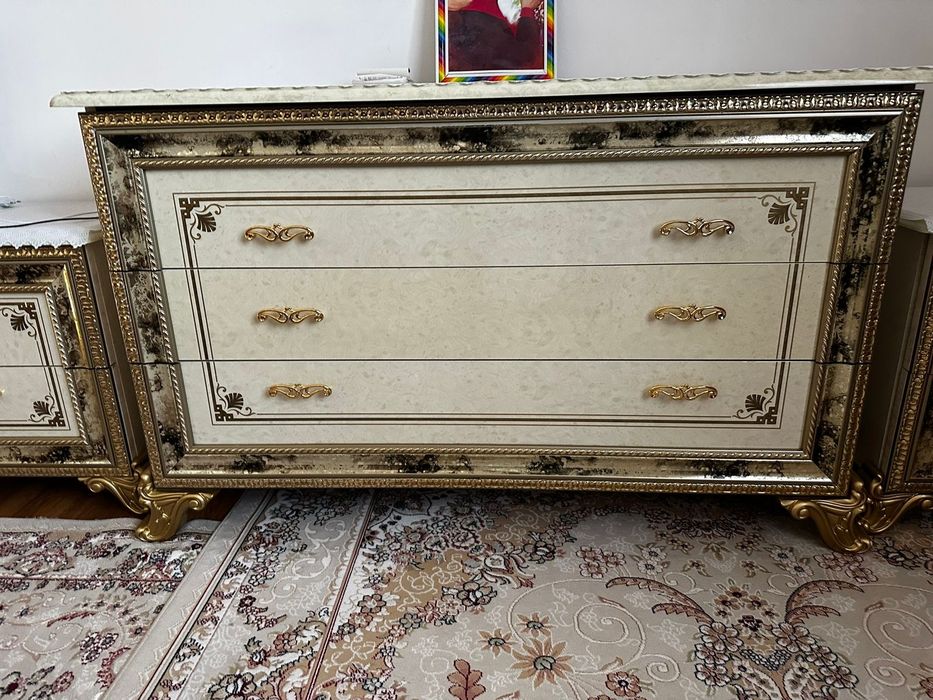 Продам спальный гарнитур