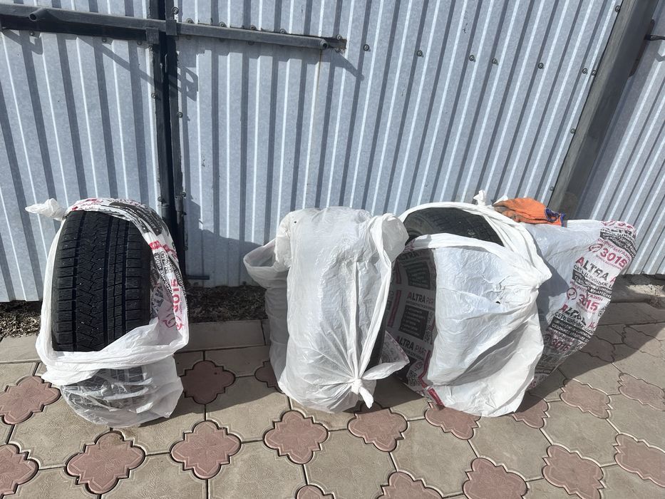 Продам резину 235/18/45