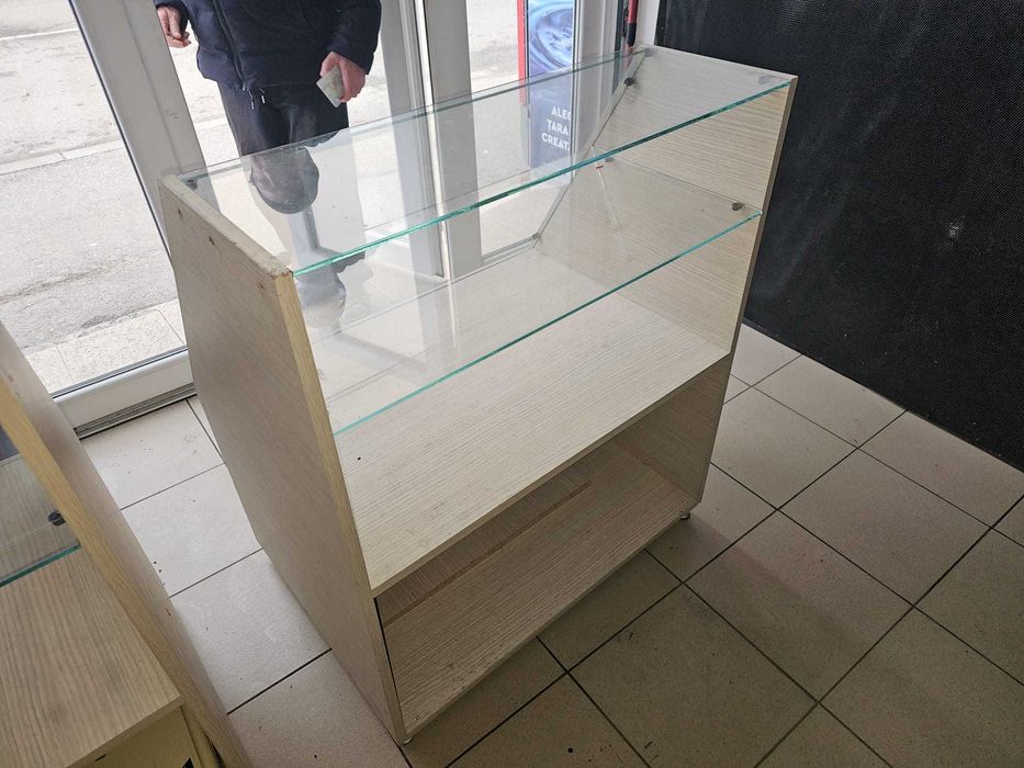 Vitrine magazin sticla si pal