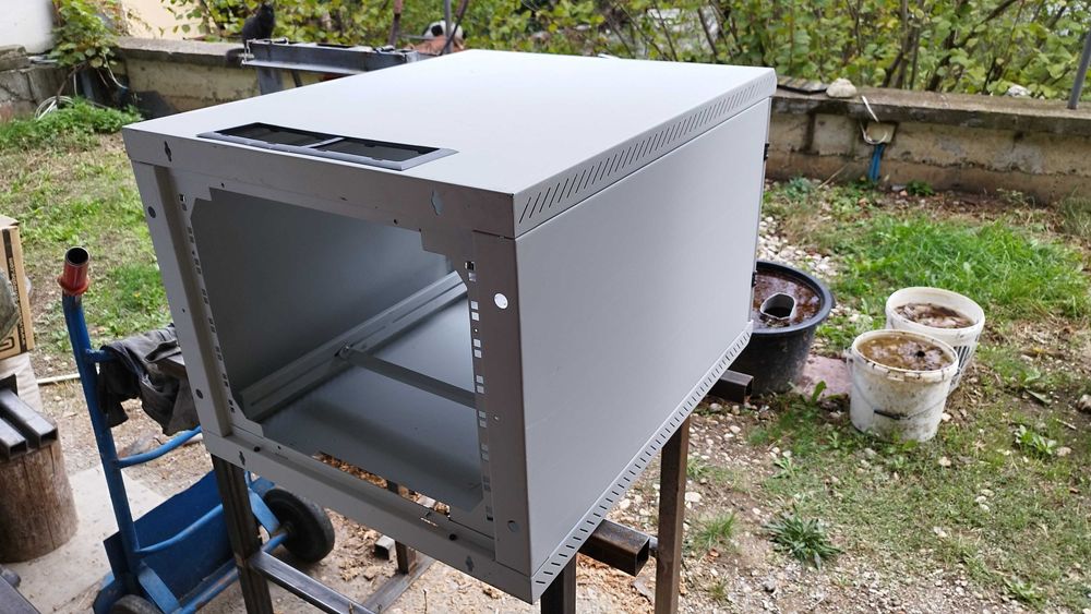 Комуникационен шкаф - сървърен шкаф - рак шкаф 10U