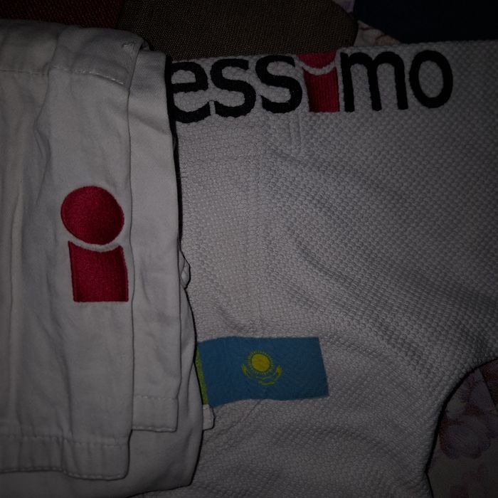 Продам кимано essimo+пояс 140-145