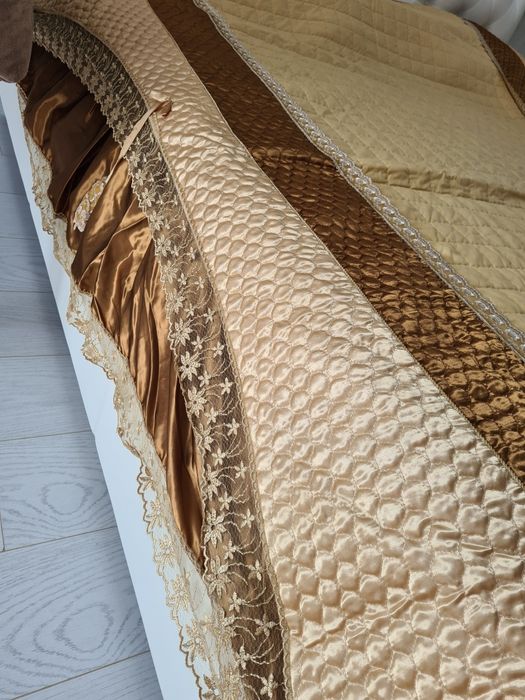 Продаётся покрывало на кровать.