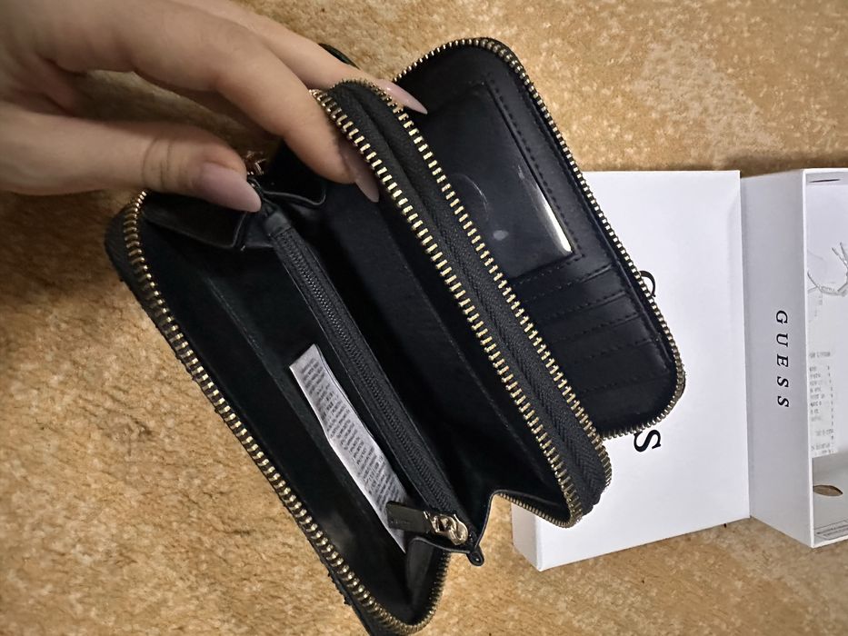 Дамско портмоне Guess