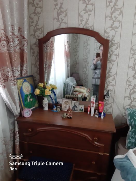 Матрас новый и чистый , и комод с зеркалом