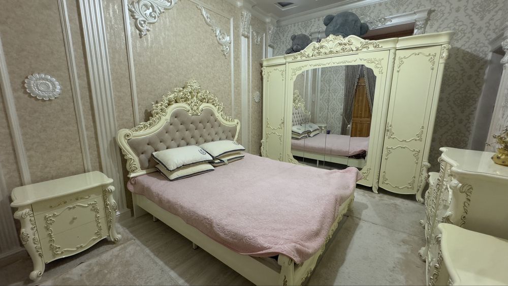 Мебел комплект  почтий новый