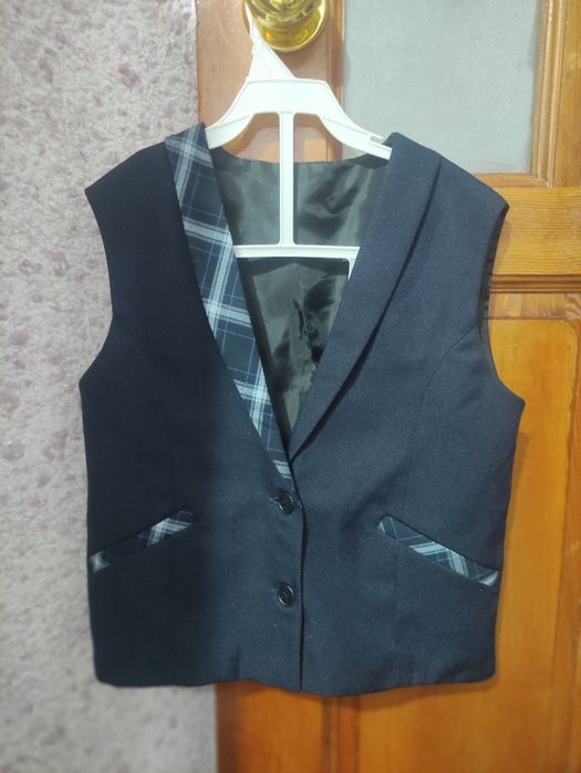 Продам школьную форму для девочки