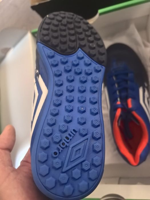 Продавам детски футболни обувки различни видове