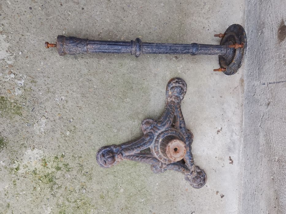 Măsura cafea  / piedestal vechi  din fonta masiva