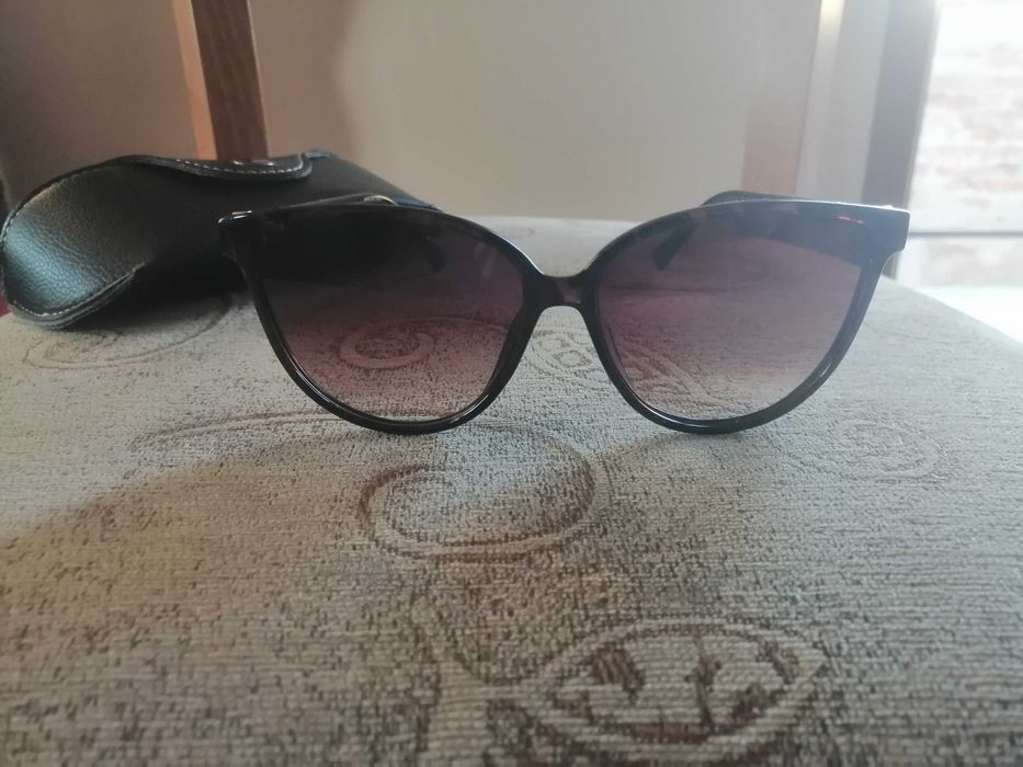 Кафяви слънчеви очила