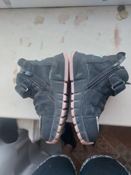 Продам кроссовки на девочку