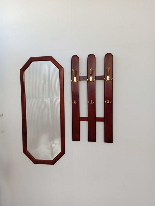 Портманта - закачалки и огледала от масив.