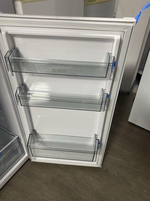 Хладилник с фризер VOX KG 2500 E