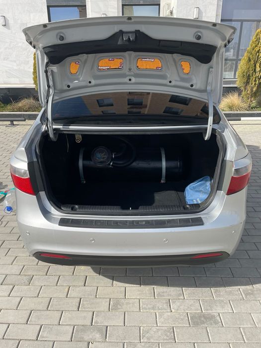 KIA RIO  срочно продам