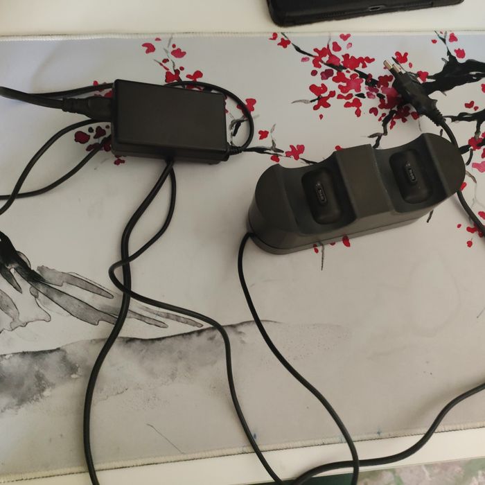 Диски пс4 и заряд.станция