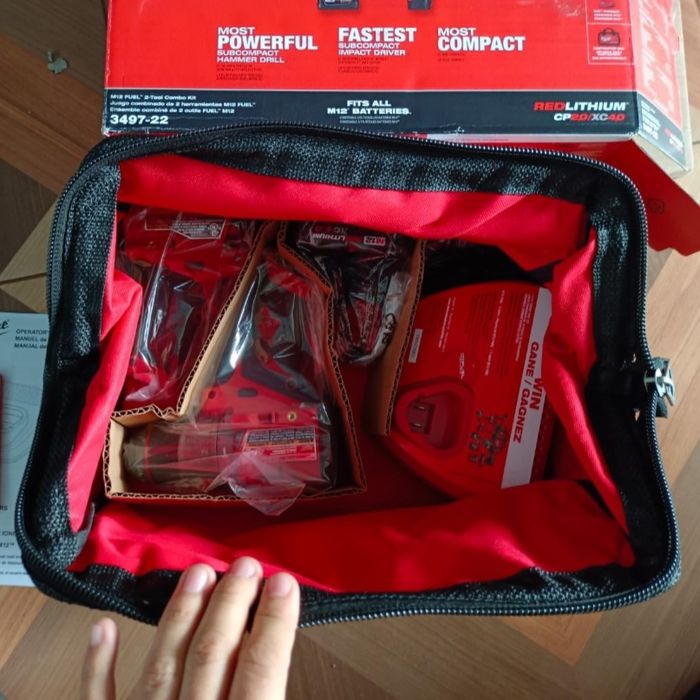 Milwaukee Шуруповерты M12  набор