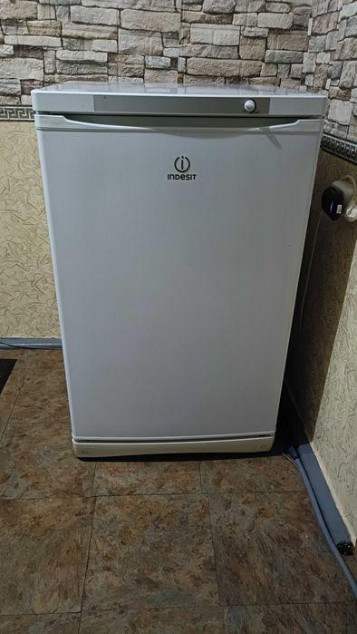 Продам морозильную камеру  indesit
