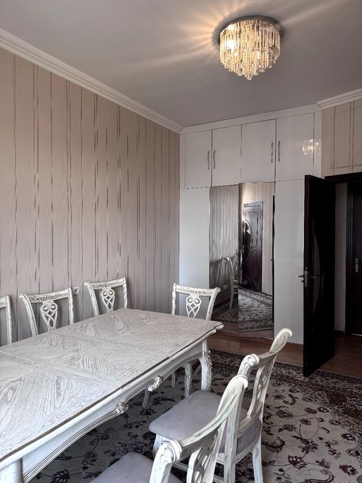 Kvartira qizlar ucun sergeli