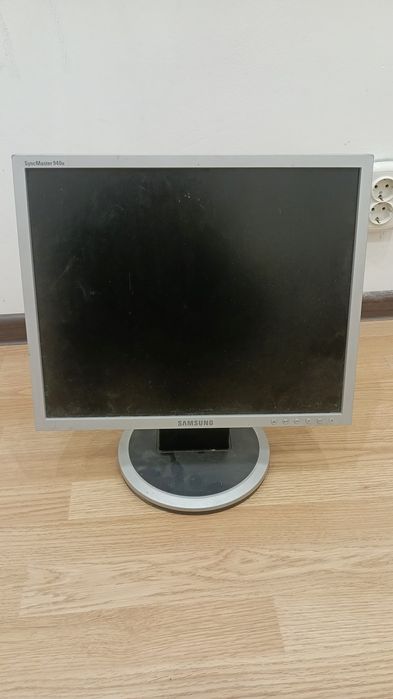 Продам монитор б/у