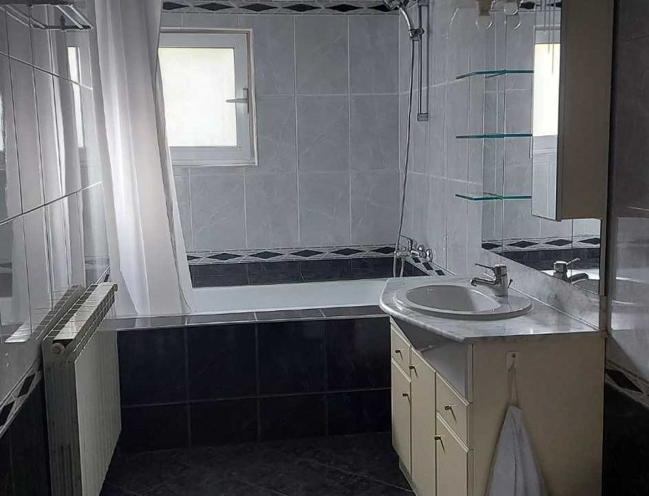 BANEASA-HERASTRAU, etaj 1 in vila, 3 camere, parcare