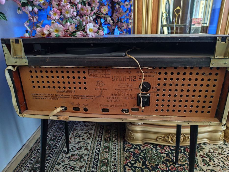 АНТИКУАР РАДИОЛА УРАЛ-112 СССР 999 минг сум сотилади срочно