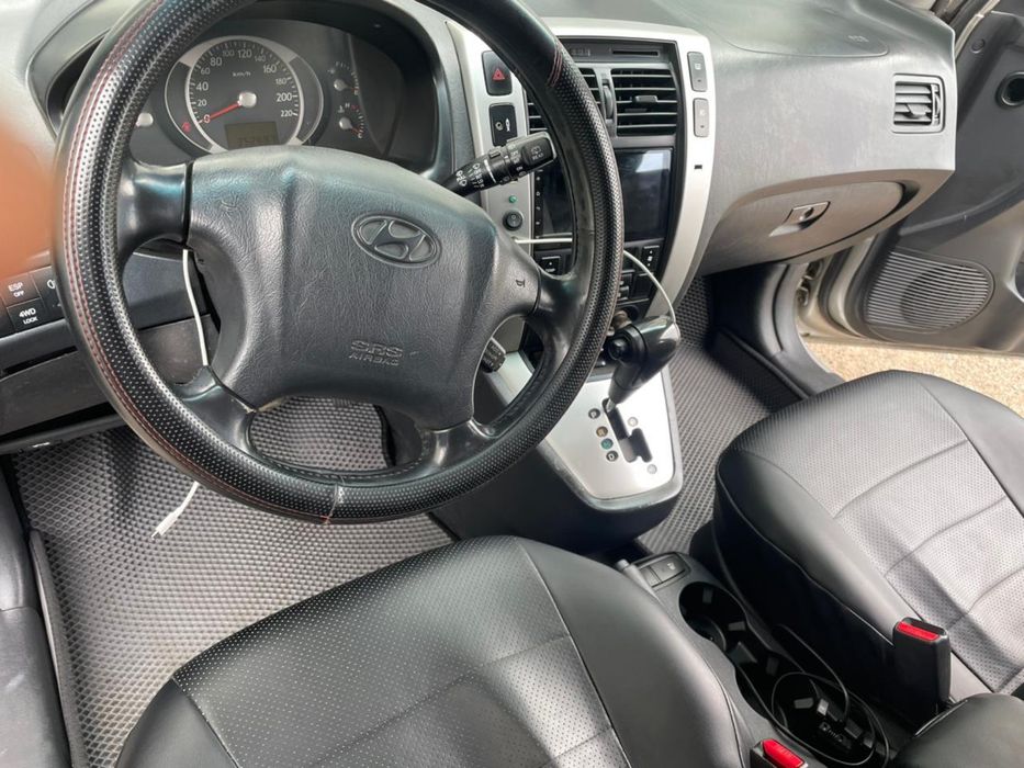 Автомобиль Hyundai tucson 2009