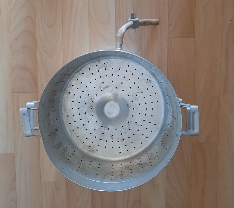 Пароварка. Б/у. В хорошем состоянии.