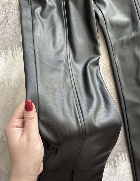 Кожен панталон с цепка