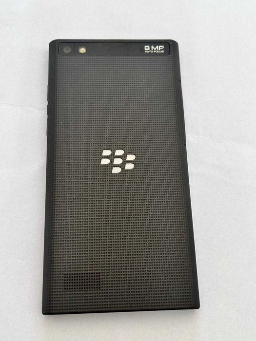 Vand Blackberry B371, model Leap, impecabil