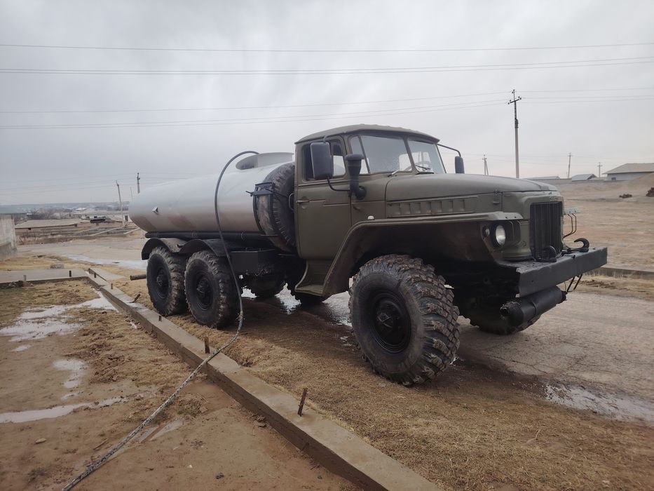 ural  vodovoz sotiladi zur xolatda