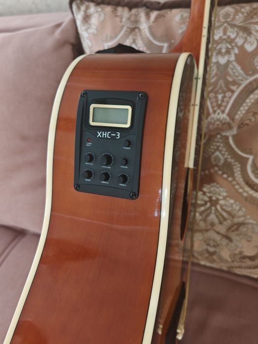 Электроакустическая гитара