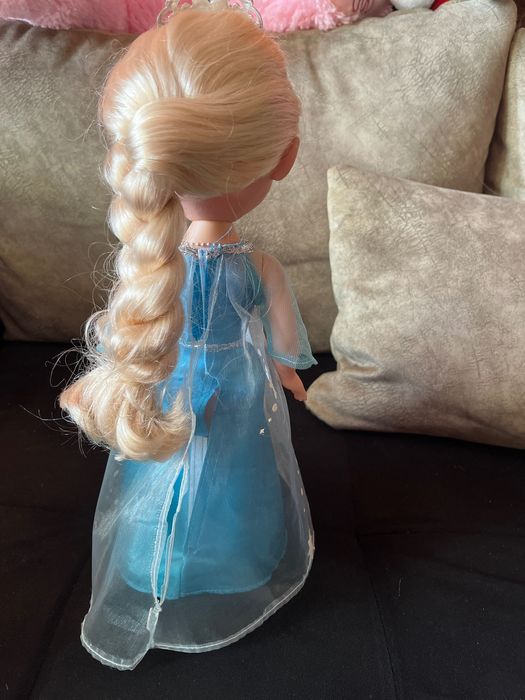 Интерактивна кукла Елза