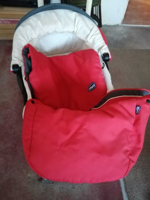 Продавам детска количка Chicco комплект с кош и чанта