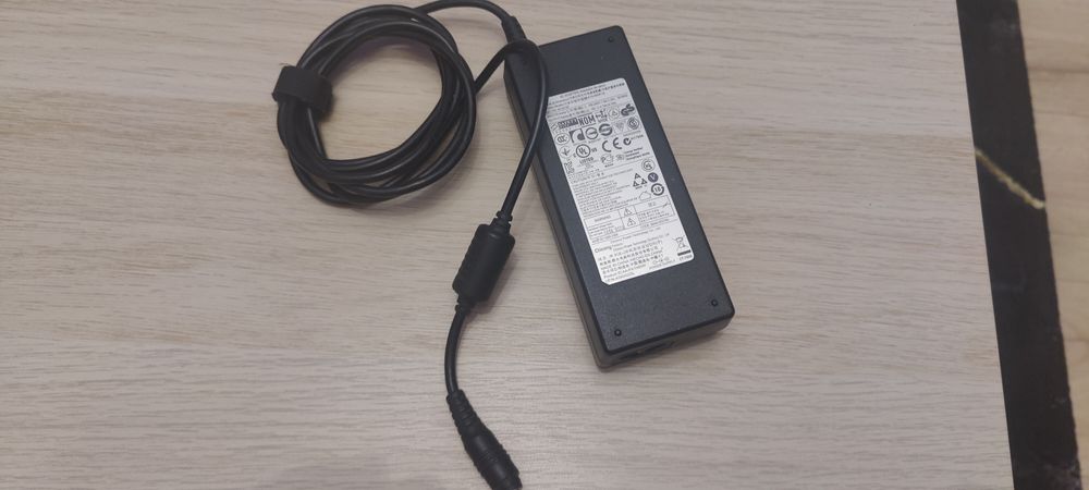 Захранващи адаптери за лаптопи