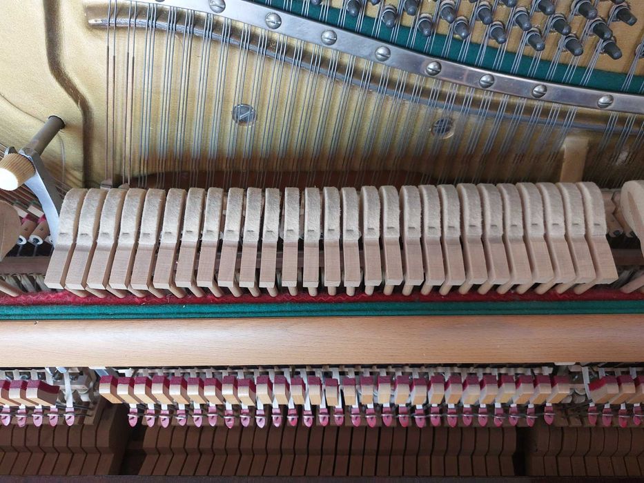 УДОБНО ЗА ПРЕНАСЯНЕ, БЕЗ СТЪЛБИ Пиано Nocturno в отлично състояние