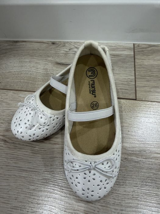 Продаю туфли для девочки