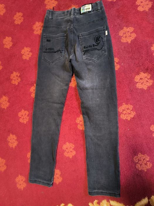 Детски брюкчалар сотилади