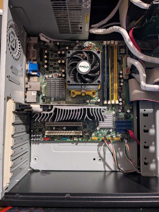 Calculator retro gaming WindowsXP Procesor Athlon 64, geForce 6600