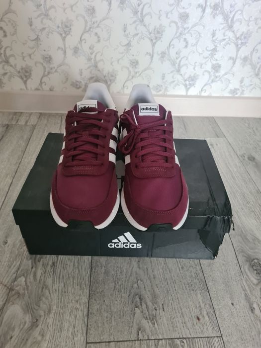 Продам кроссовки адидас