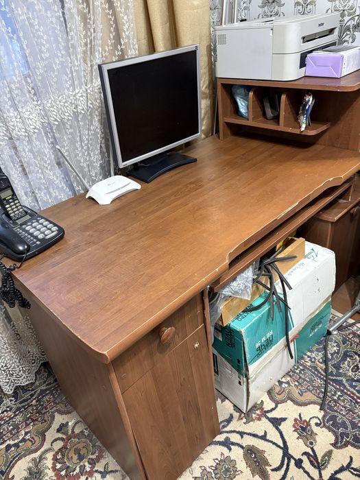 Продаю письменный стол