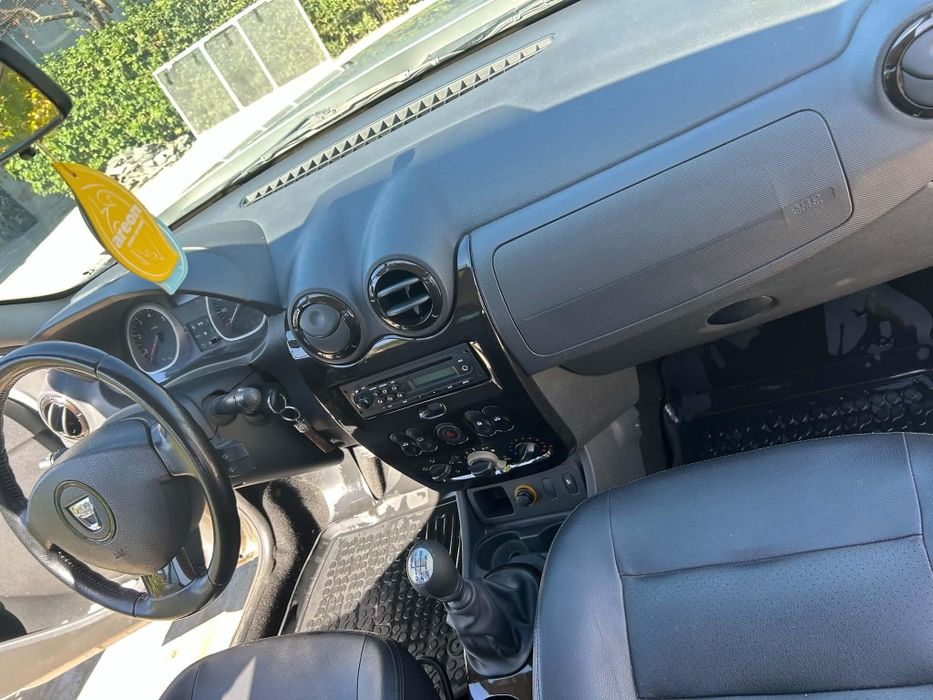Vând Dacia Duster